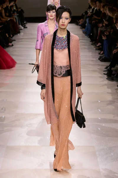 Look 16